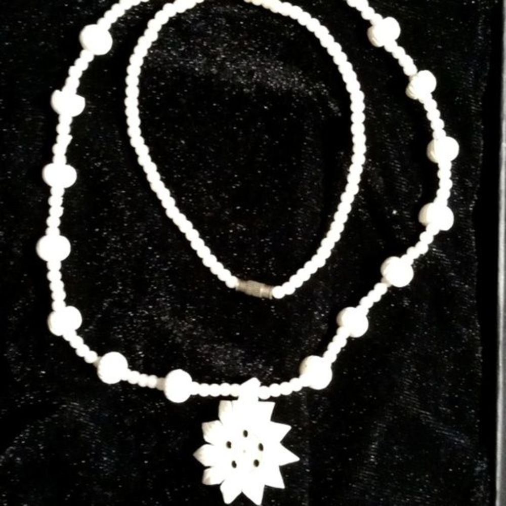 White Beaded Floral Pendant Necklace
